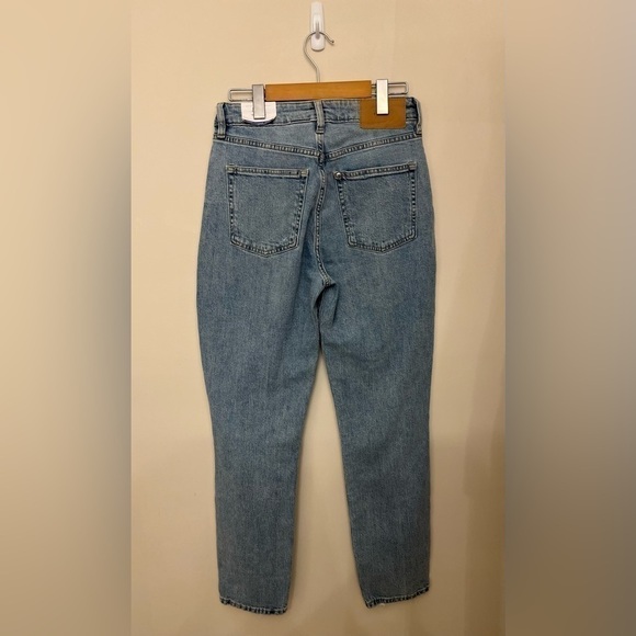 NWT Distressed High Rise Mom Jean Size 4 - Picture 4 of 8